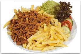 wordt geserveerd met salade friet/aardappelschijfjes of rijst shoarma gesmolten kaas pita met saus naar keuze