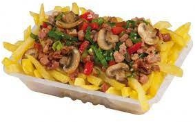 Groot friet met champignon ui en spek